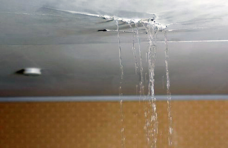Dégâts des eaux au plafond : quels sont les bons réflexes ?