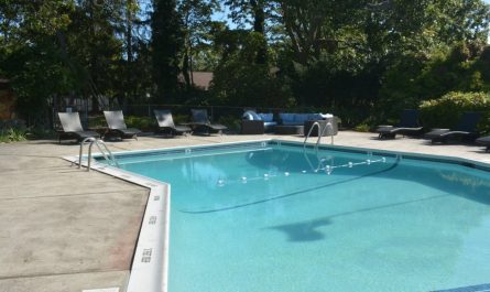 Guide pour installer une barrière de piscine