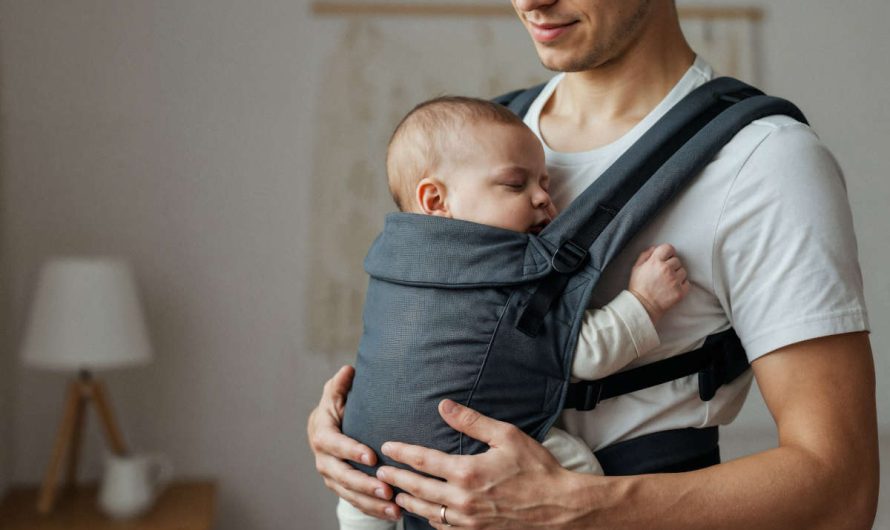 Décryptage du choix : écharpe ou porte-bébé pour le portage de bébé